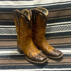 ••ARIAT BOOTS ••